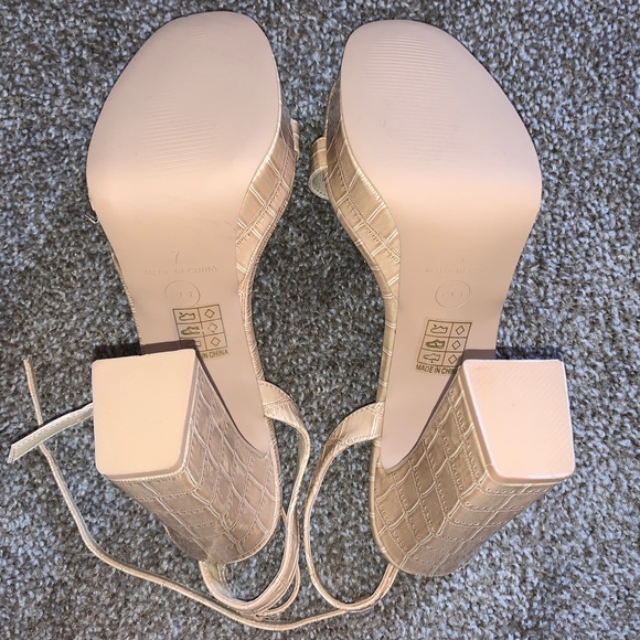 Nude Block Heel- PrettyLittleThing SIZE 9 - Picture 2 of 3